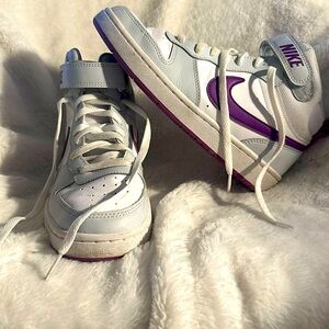 Selling court borough mid 2 pure platinum/vivid purple size 6.5Y